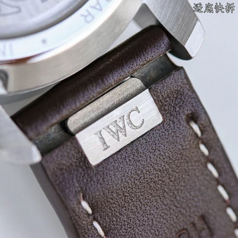 IWC 파일럿 시리즈 페트로맥스 그린 다이얼 시계 001-251326