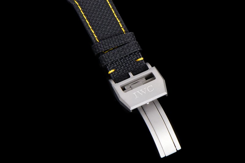IWC 파일럿 세라믹 크로노그래프 시계 001-251358