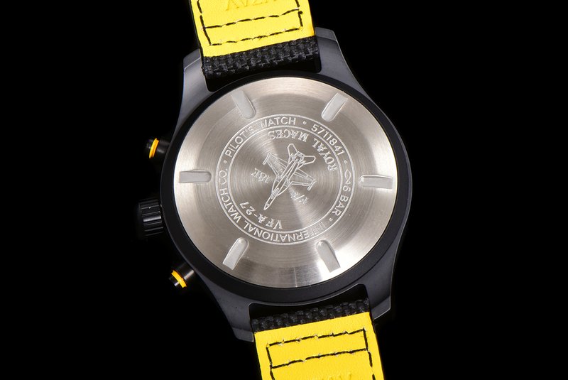 IWC 파일럿 세라믹 크로노그래프 시계 001-251358