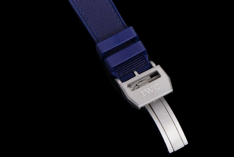 IWC 파일럿 세라믹 크로노그래프 시계 001-251360