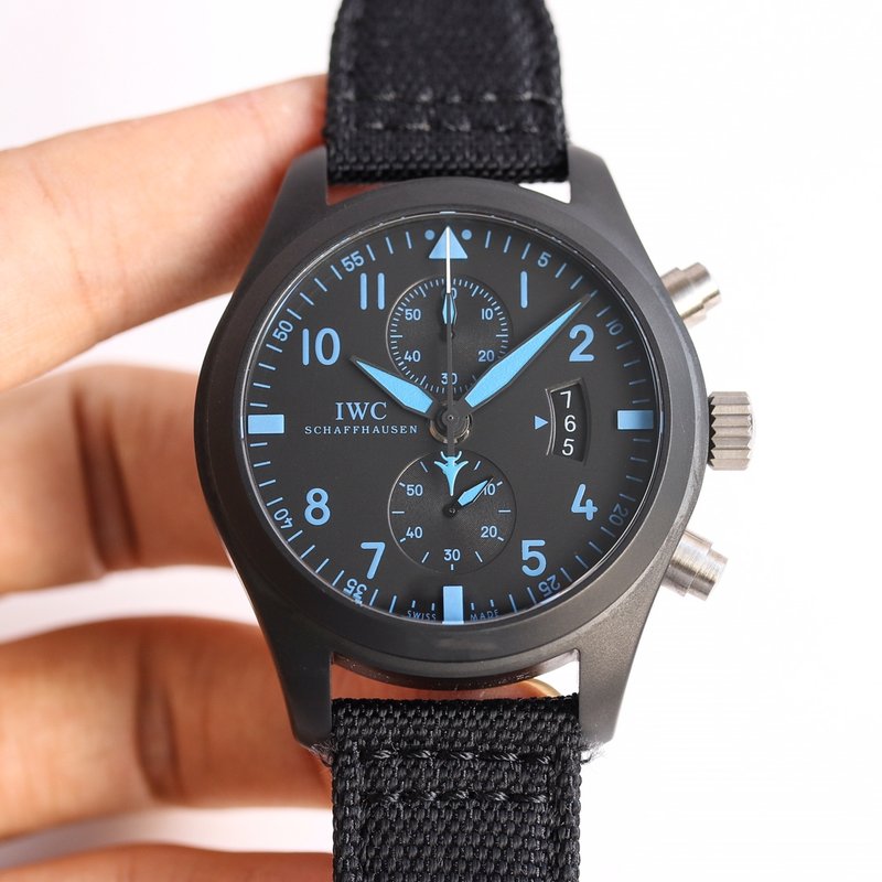 IWC 파일럿 시리즈 오토매 크로노그래프 시계 001-251382