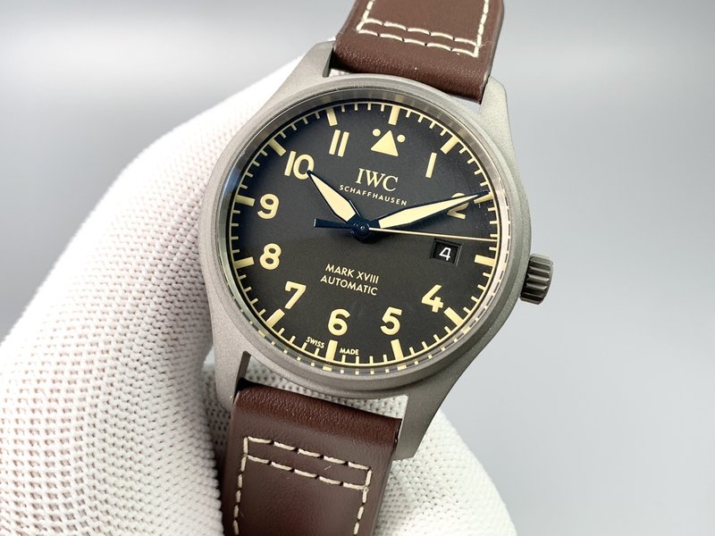IWC 파일럿 마크 시리즈 빈티지 티타늄 케이스 시계 001-251410