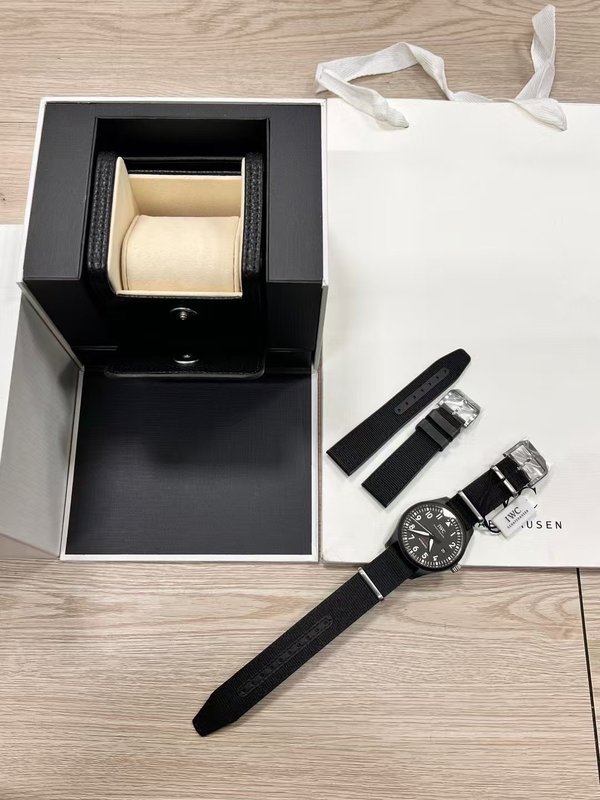 IWC 파일럿 시리즈 블랙 워리어 기계식 시계 001-251459