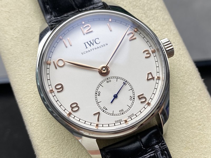 IWC 포르투기제 오토매틱 스몰 세컨즈 시계 001-251463