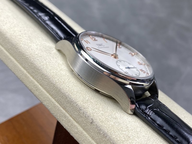 IWC 포르투기제 오토매틱 스몰 세컨즈 시계 001-251463