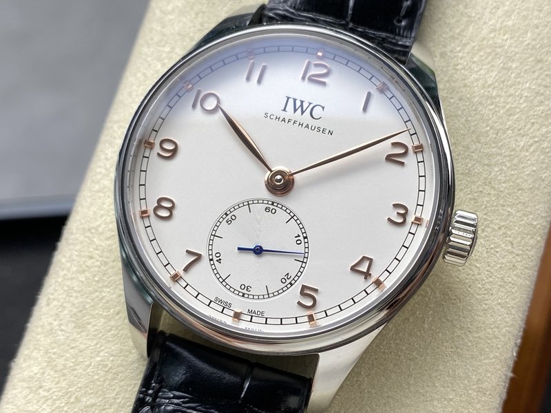 IWC 포르투기제 오토매틱 스몰 세컨즈 시계 001-251463