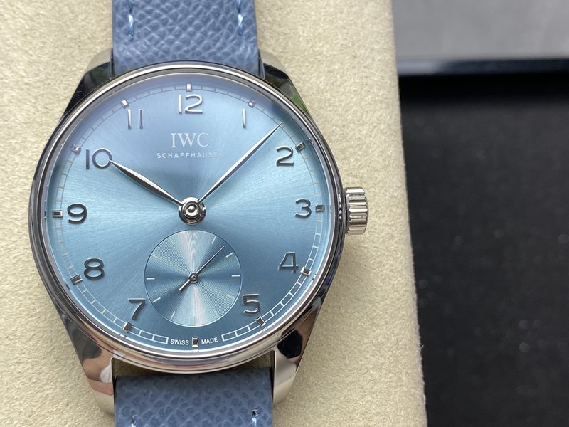 IWC 포르투기제 오토매틱 스몰 세컨즈 시계 001-251465