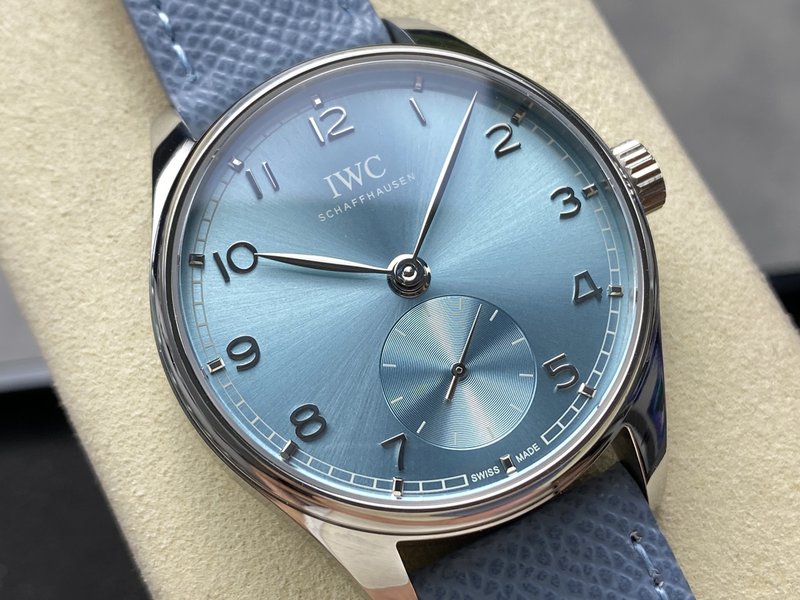 IWC 포르투기제 오토매틱 스몰 세컨즈 시계 001-251465