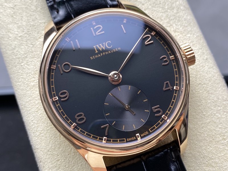 IWC 포르투기제 오토매틱 스몰 세컨즈 시계 001-251469