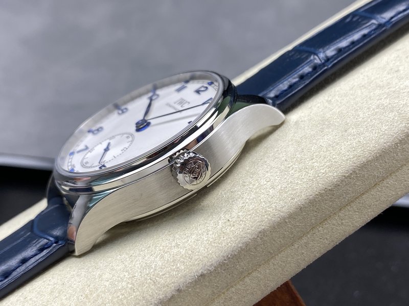 IWC 포르투기제 오토매틱 스몰 세컨즈 시계 001-251470