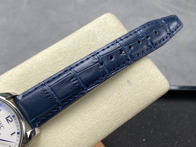 IWC 포르투기제 오토매틱 스몰 세컨즈 시계 001-251470
