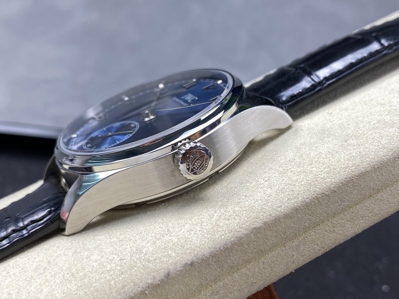 IWC 포르투기제 오토매틱 스몰 세컨즈 시계 001-251484