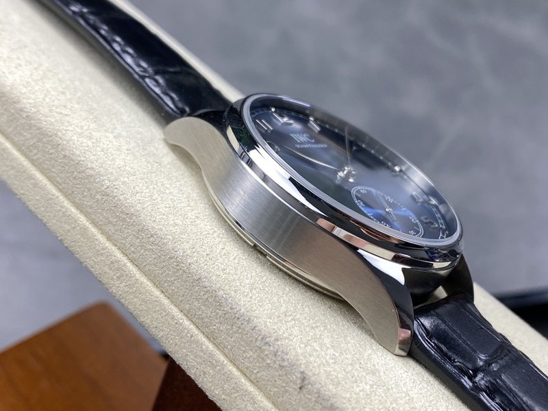 IWC 포르투기제 오토매틱 스몰 세컨즈 시계 001-251484