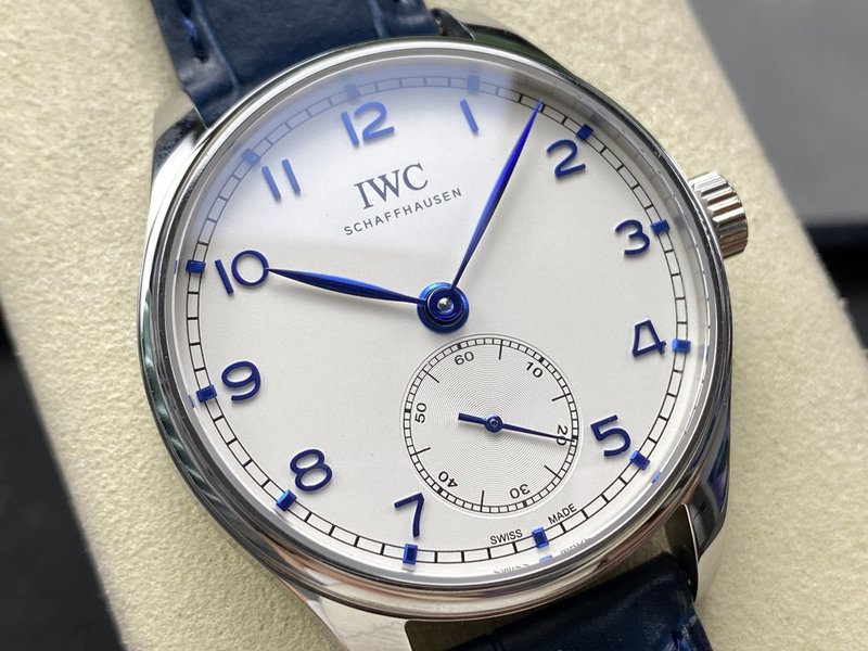 IWC 포르투기제 오토매틱 스몰 세컨즈 시계 001-251502
