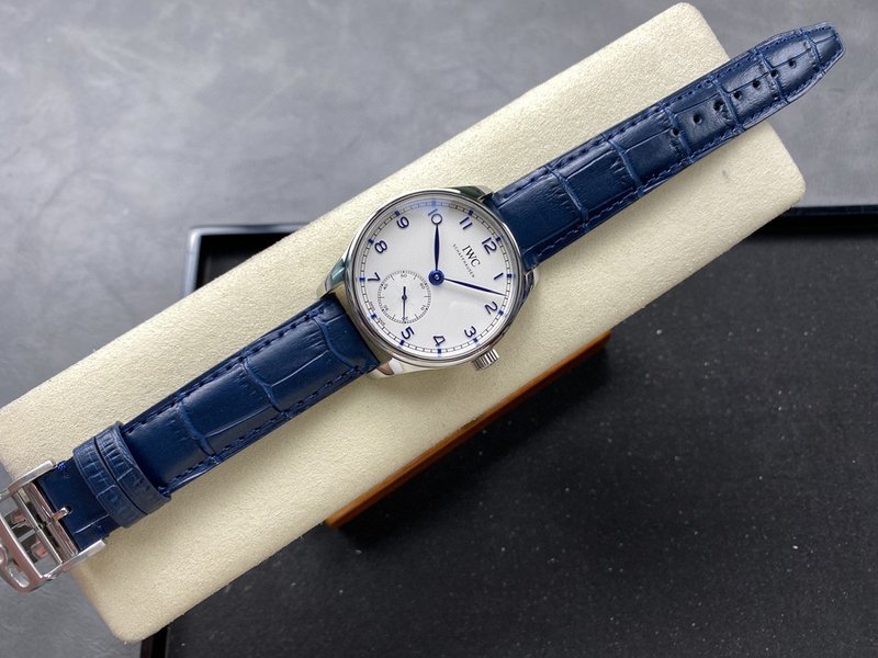IWC 포르투기제 오토매틱 스몰 세컨즈 시계 001-251502