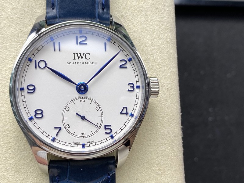 IWC 포르투기제 오토매틱 스몰 세컨즈 시계 001-251502