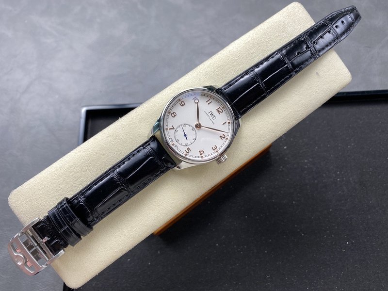 IWC 포르투기제 오토매틱 스몰 세컨즈 시계 001-251504