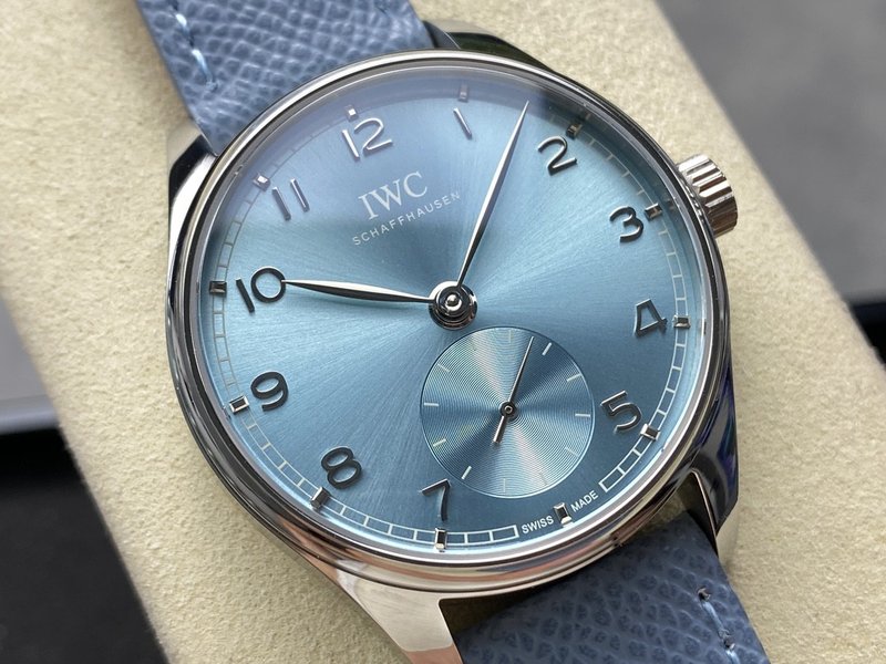 IWC 포르투기제 오토매틱 스몰 세컨즈 시계 001-251506
