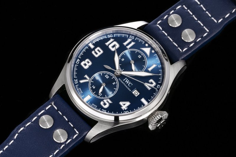 IWC 파일럿 시리즈 오픈백 문페이즈 시계 001-251526