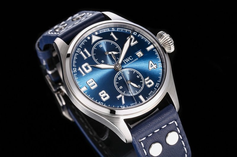 IWC 파일럿 시리즈 오픈백 문페이즈 시계 001-251526