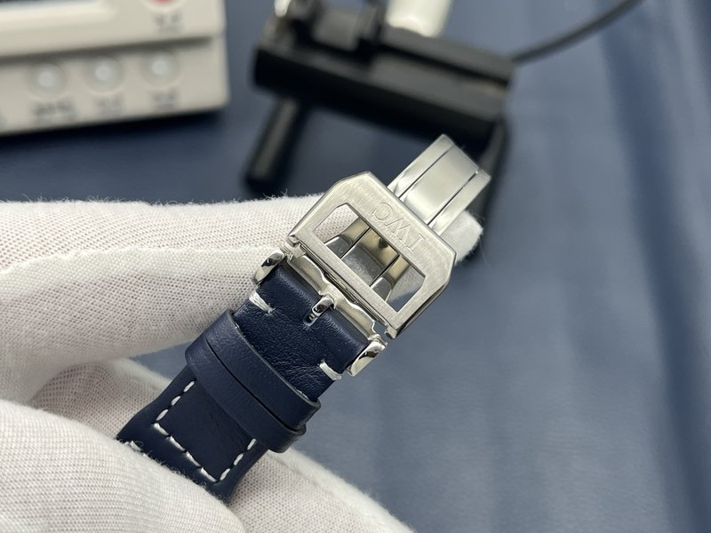 IWC 파일럿 시리즈 오픈백 문페이즈 오토매틱 시계 001-251558