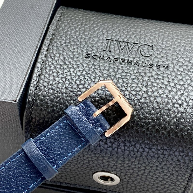 IWC 포르투기제 시리즈 포인터 캘린더 시계 001-251569