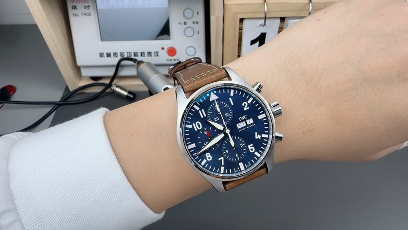 IWC 파일럿 크로노그래프 블루 다이얼 오토매틱 시계 001-251582