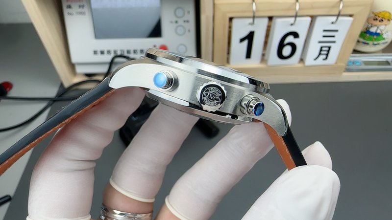 IWC 파일럿 크로노그래프 블루 다이얼 오토매틱 시계 001-251582