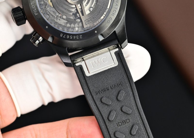 IWC 파일럿 시리즈 고성능 크로노그래프 시계 001-251584