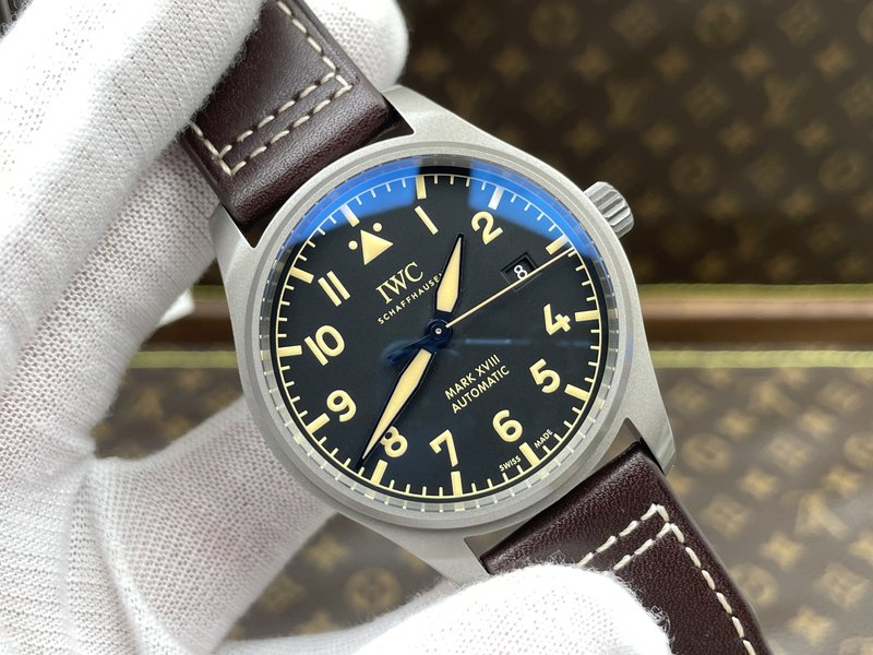 IWC 파일럿 마크 시리즈 빈티지 티타늄 케이스 시계 001-251603