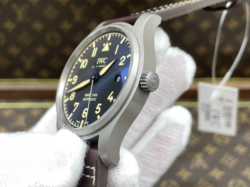 IWC 파일럿 마크 시리즈 빈티지 티타늄 케이스 시계 001-251603