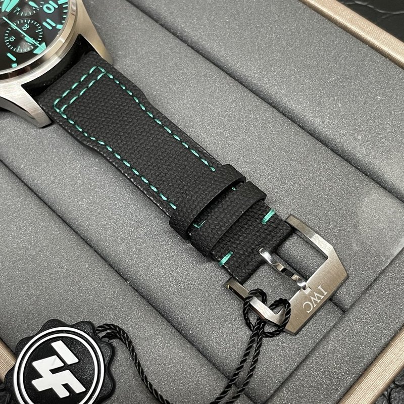 IWC 그린 다이얼 파일럿 오토매틱 시계 001-251624