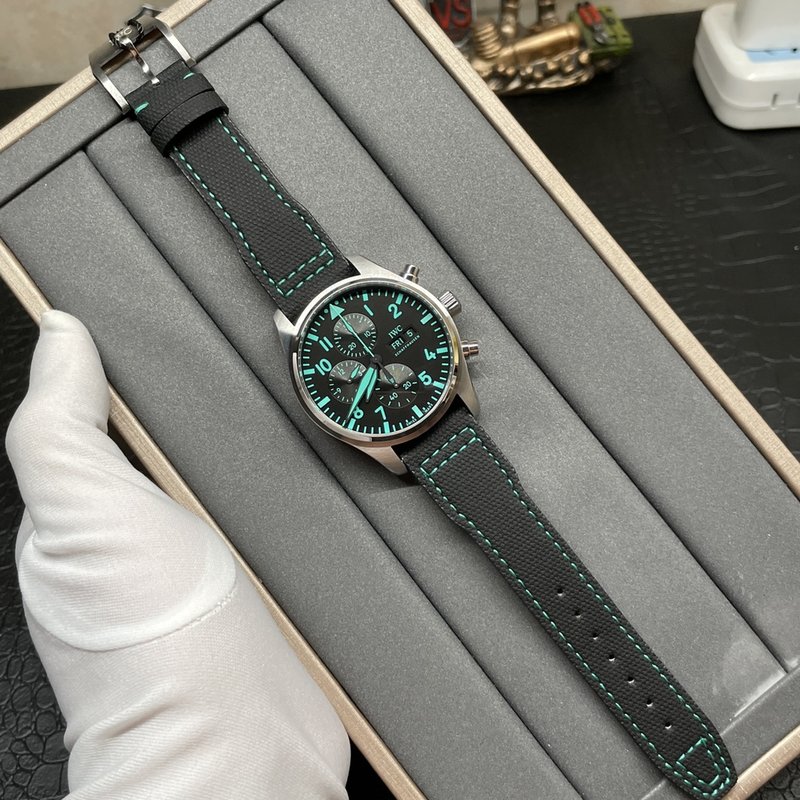 IWC 그린 다이얼 파일럿 오토매틱 시계 001-251624