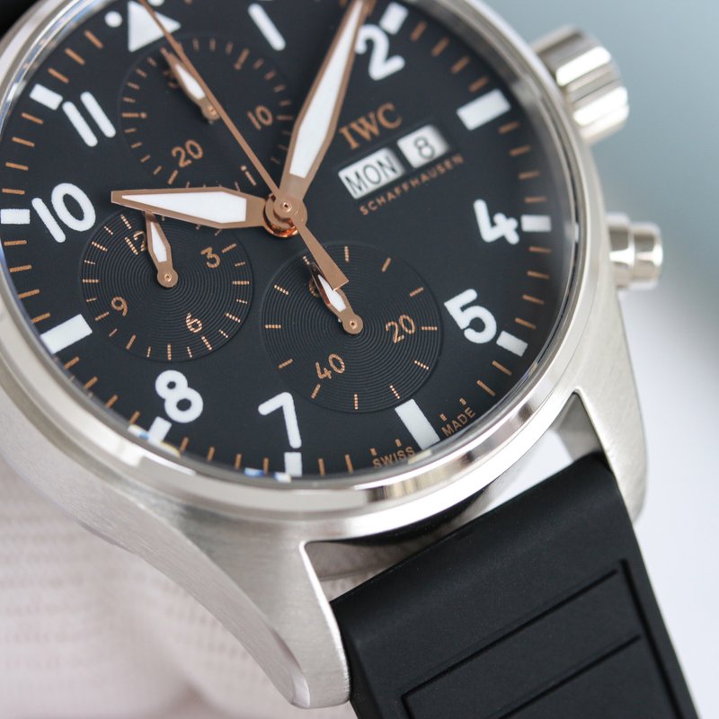 IWC 파일럿 시리즈 블랙 골드 콜라보레이션 시계 001-251625