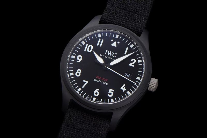IWC 파일럿 시리즈 데일리 캘린더 시계 001-251644
