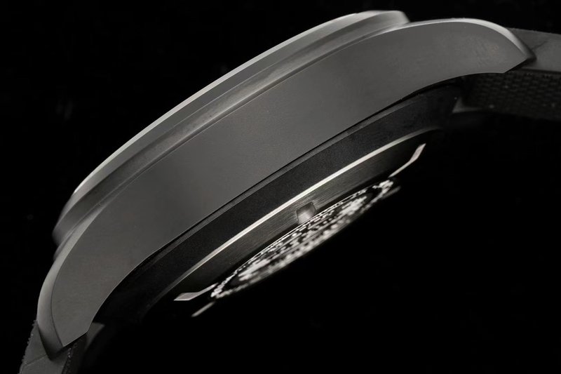 IWC 파일럿 탑건 블랙 세라믹 크로노그래프 001-251650