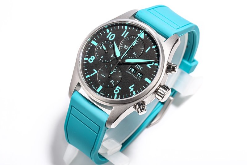 IWC 파일럿 페트로리움 그린 크로노그래프 001-251683