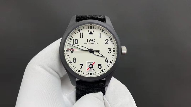 IWC 파일럿 워치 블랙 에이스 특별판 001-251711