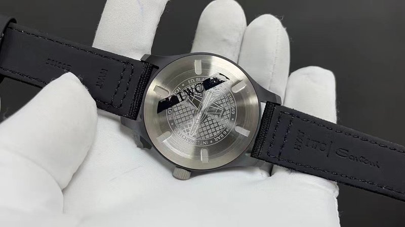 IWC 파일럿 워치 블랙 에이스 특별판 001-251711