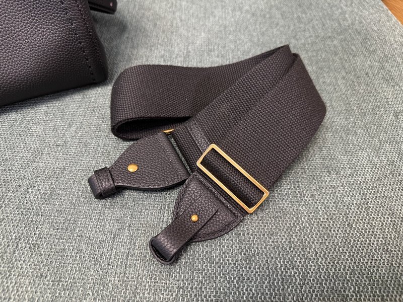발렌티노 그레인드 레더 핸드백 001-252034