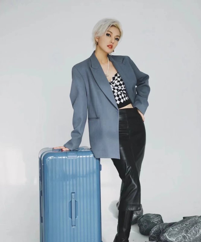 리모와 에센셜 시리즈 블루 캐리어 001-252222