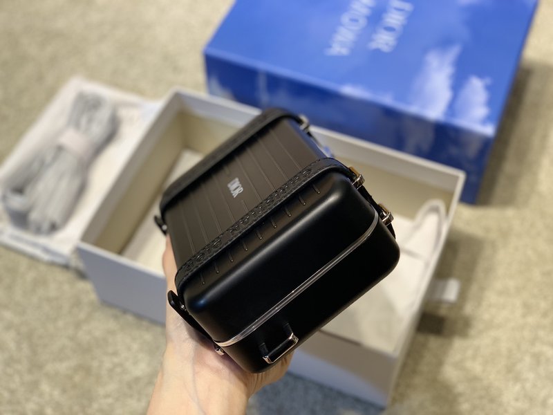 리모와 블랙 핸드백 롱 숄더 스트랩 포함 001-252233