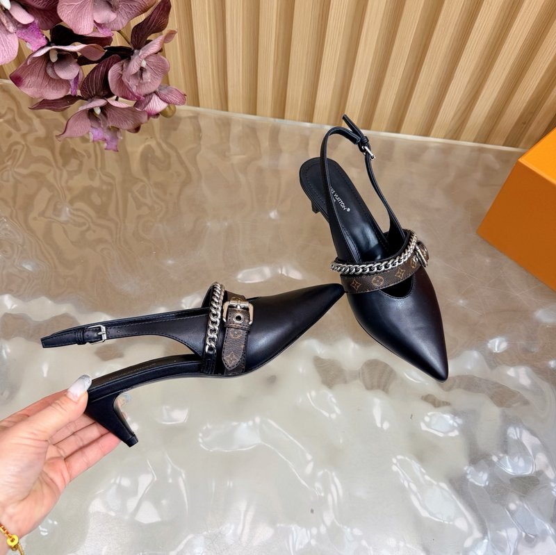 루이비통 바이브 체인 백스트랩 뾰족구두 샌들 001-252368