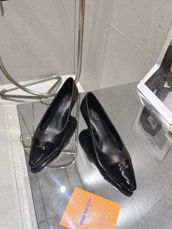 루이비통 파이크 힐 포인트 토 펌프스 001-252424