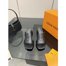 루이비통 엠보싱 에나멜 미들힐 슬리퍼 001-252430