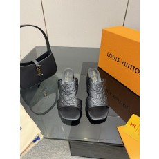루이비통 엠보싱 에나멜 미들힐 슬리퍼 001-252434