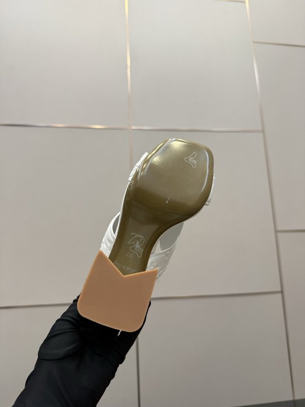 루이비통 엠보싱 에나멜 미들힐 슬리퍼 001-252451