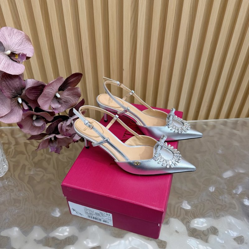 발렌티노 굽 장식 크리스털 샌들 001-252572