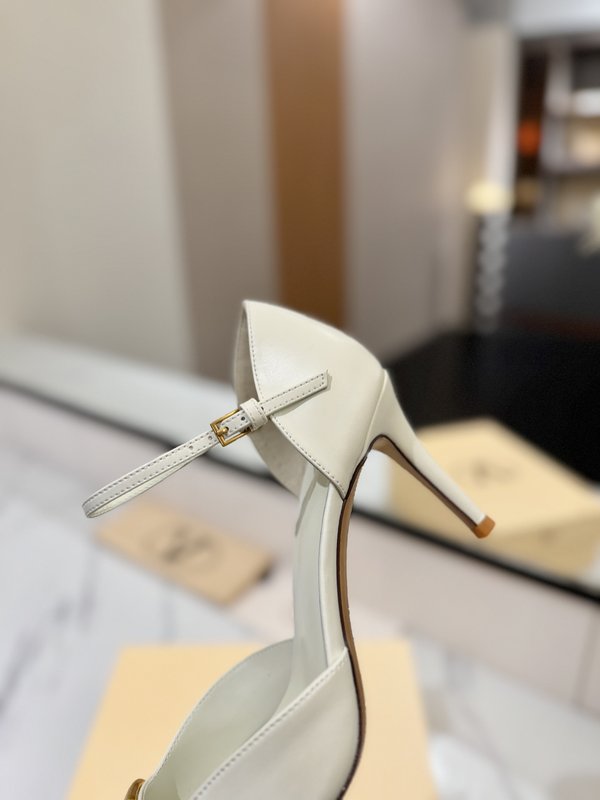 발렌티노 V 로고 메탈 버클 뾰족한 발가락 샌들 001-252607