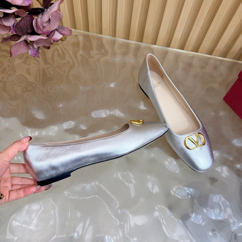 발렌티노 심플 V 버클 실크 그랜마 슈즈 001-252619
